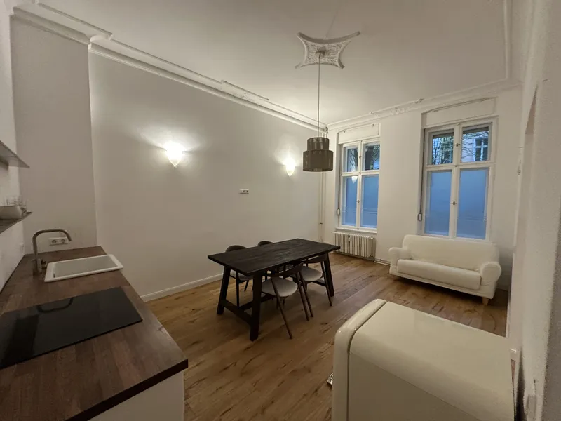 Exklusive, geräumige teilmöblierte 1,5-Zimmer-Erdgeschosswohnung mit EBK in Berlin Prenzlauer Berg — photo 1